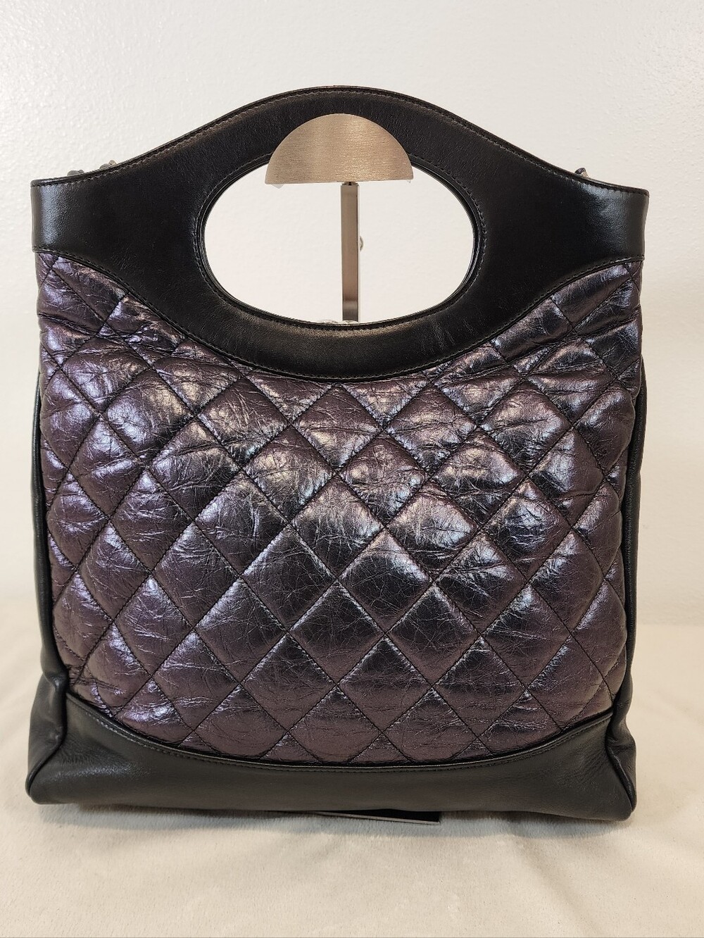 Chanel 31 Crinkled Calfskin Iridescent 2 Way - Picture 2 of 16